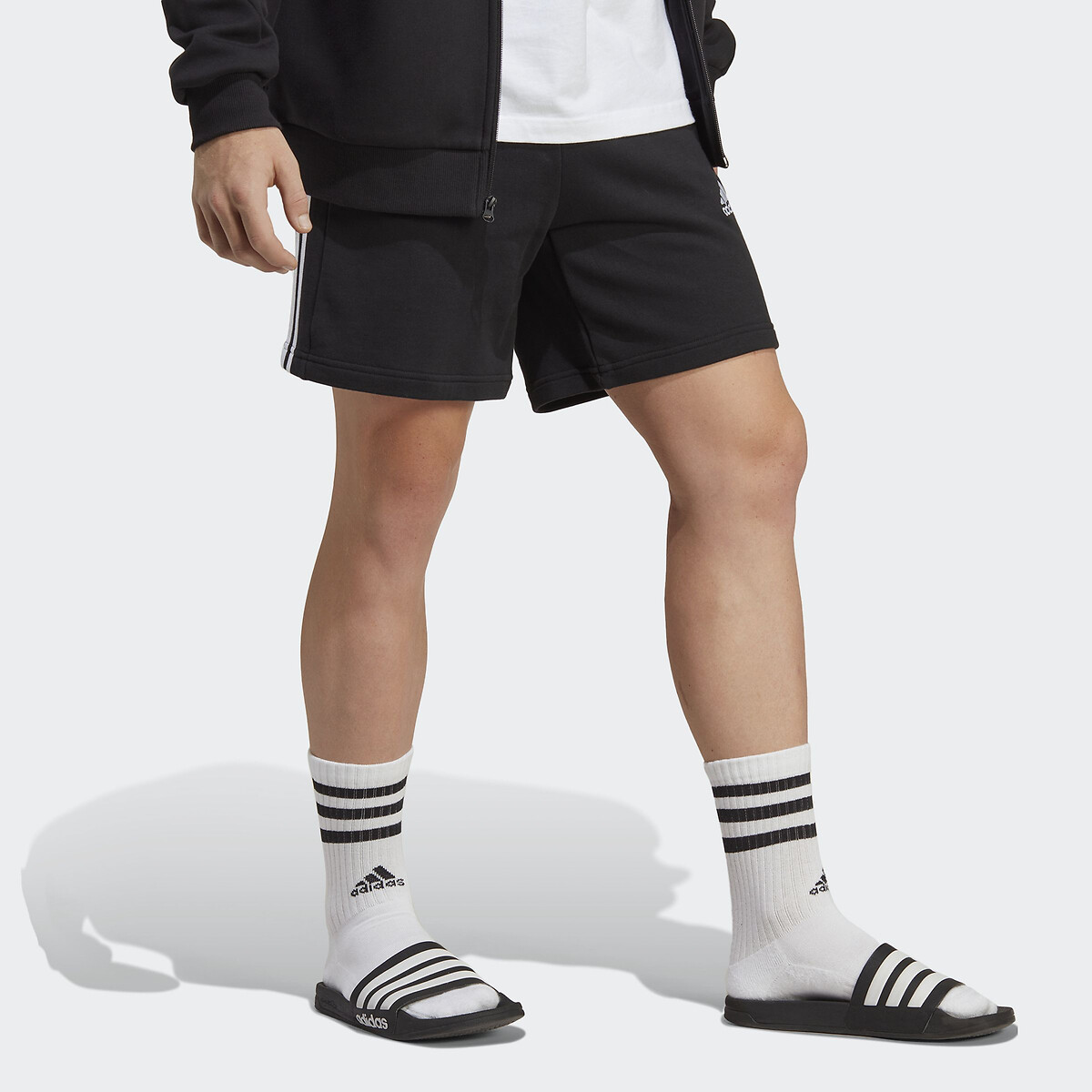 ROUPAS ESPORTIVAS ADIDAS<br>Shorts de corrida com listras finas