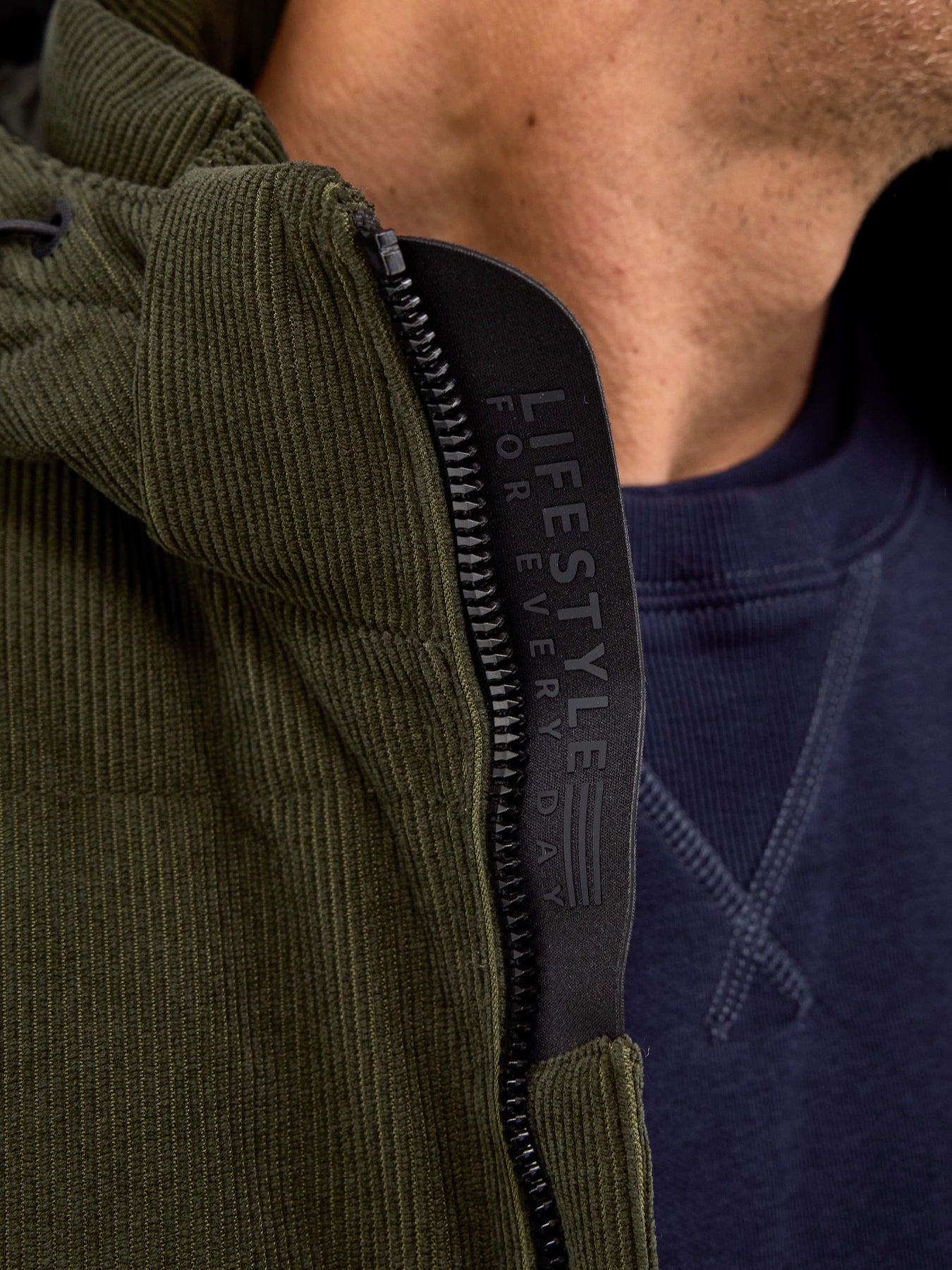 Herren Steppjacke in funktionaler Cord-Optik