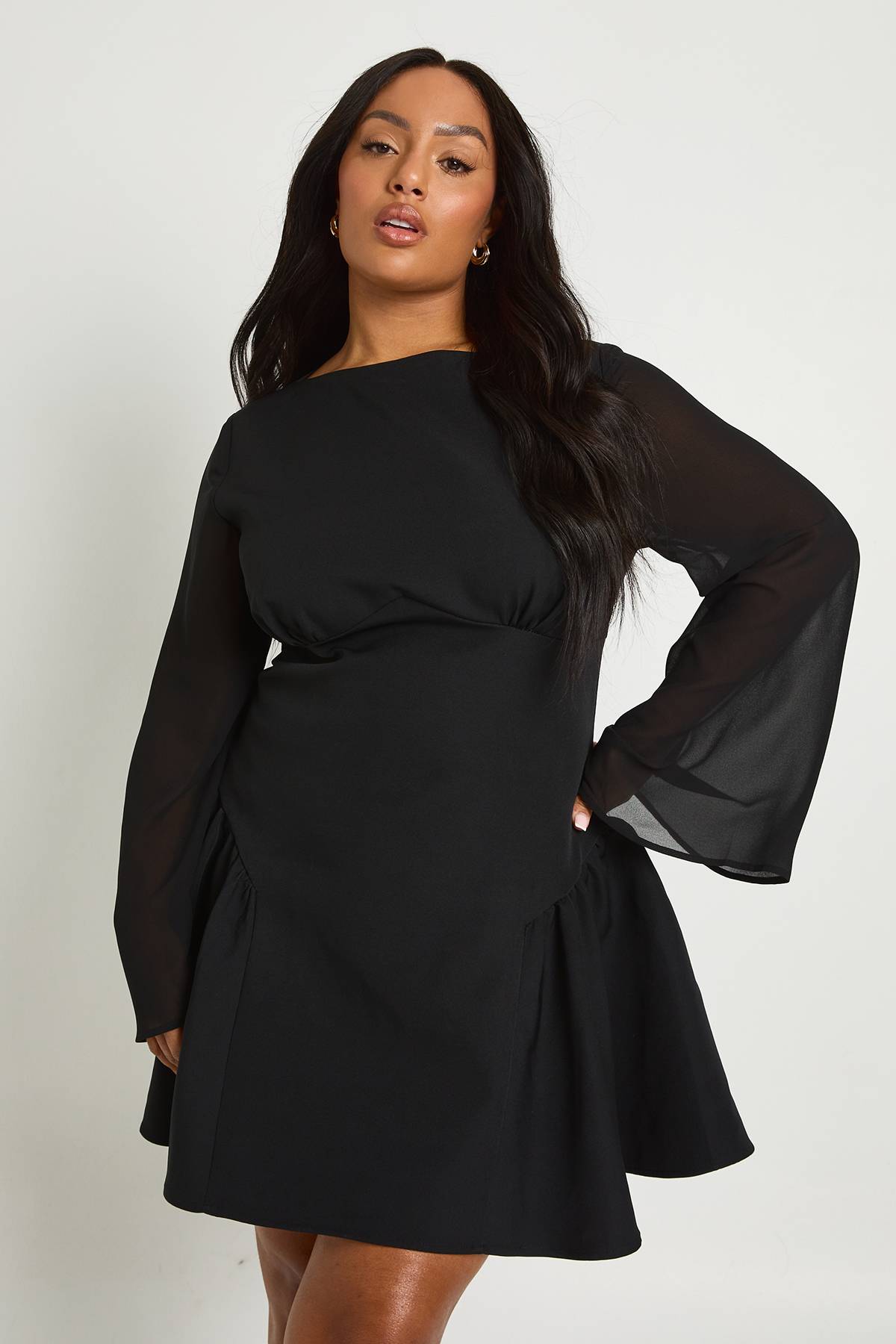 boohoo Robe skater grande taille à manches en chiffon