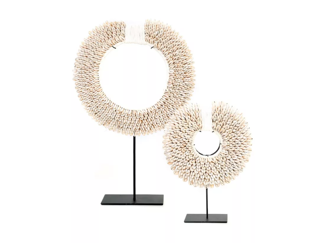 The Papua Shell Disc on Stand - White - S