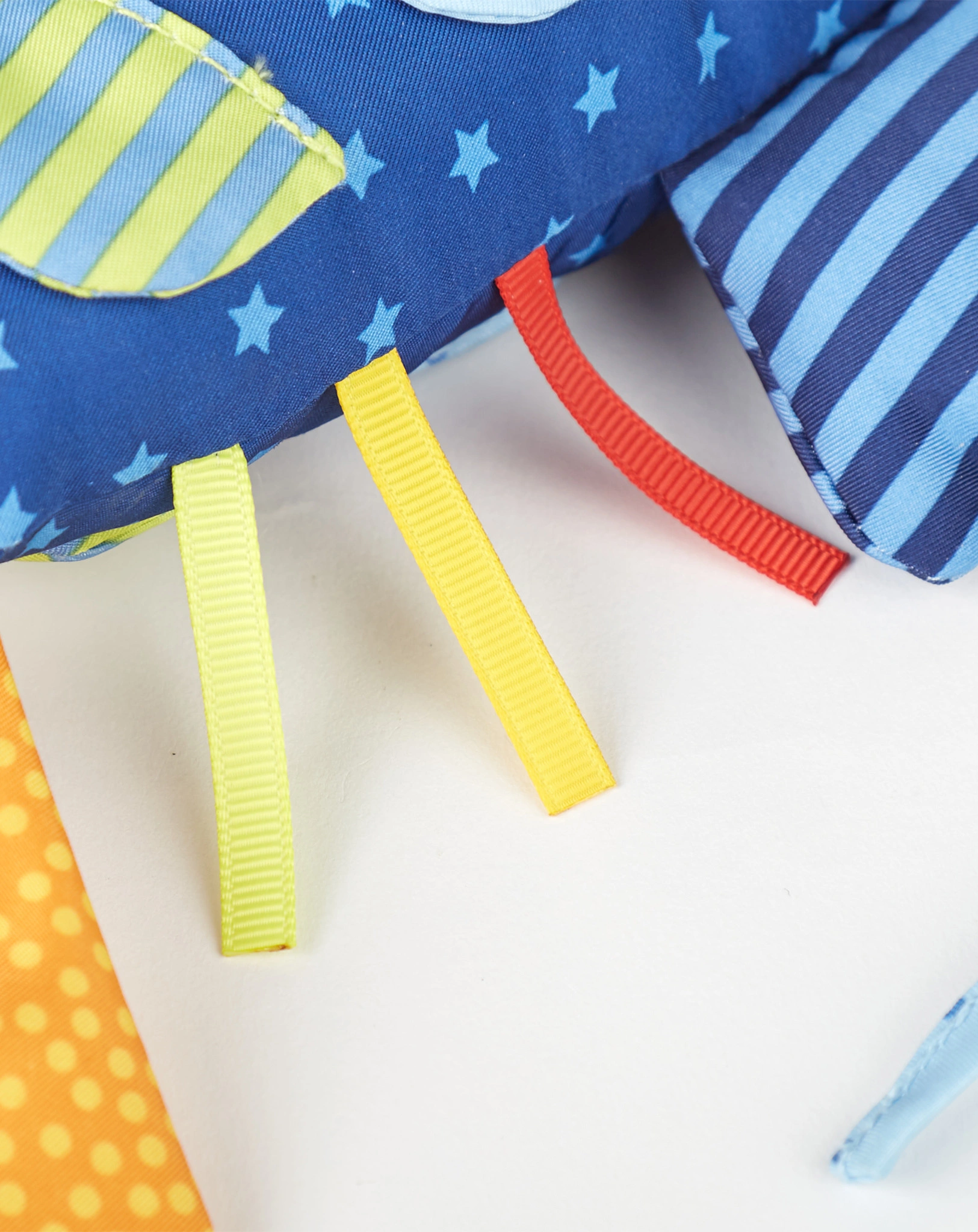 Activity-Kuscheltier PLAYQ - FISCH in bunt