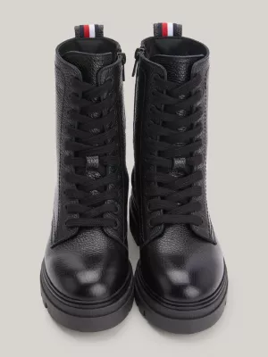 Botas de cano médio com cadarço em couro texturizado
