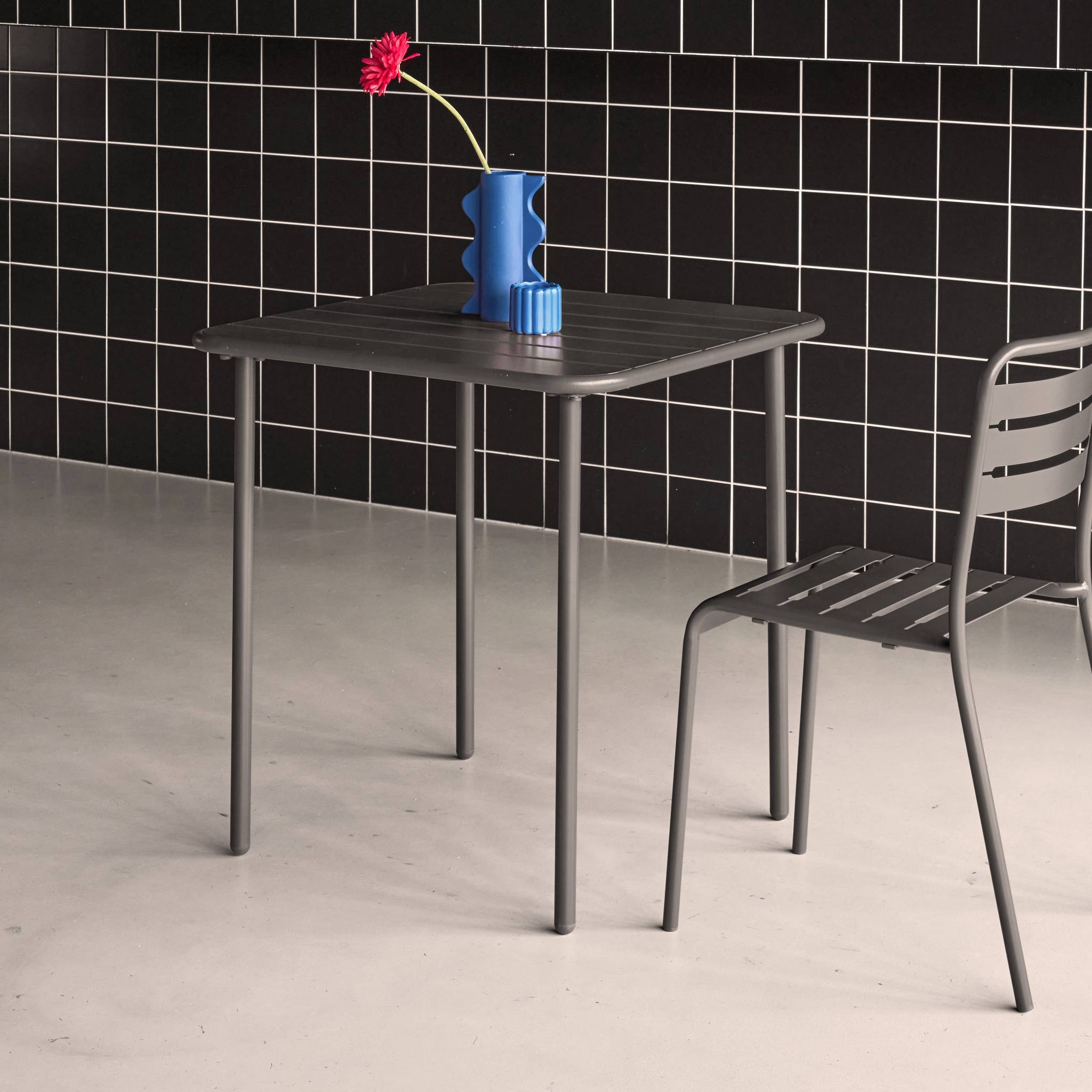 sweeek - Tuintafel 2 plaatsen metaal