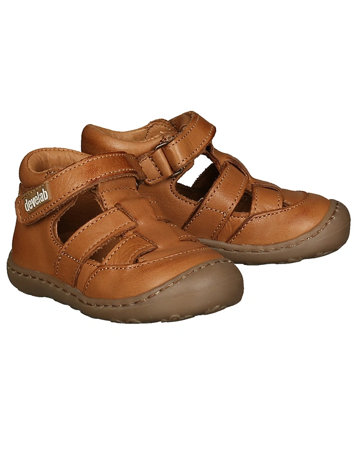 Lauflernsandalen NOHR mit Zehenschutz in cognac