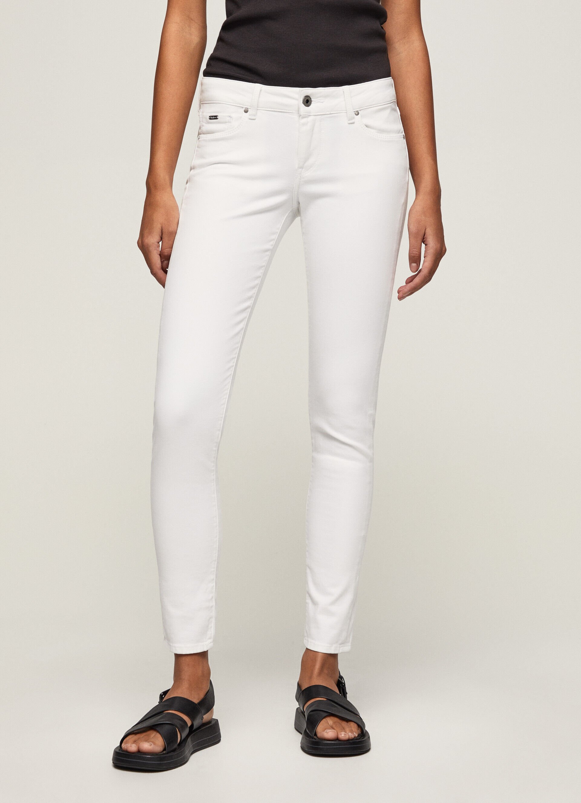 Calça skinny fit com 5 bolsos - branca
