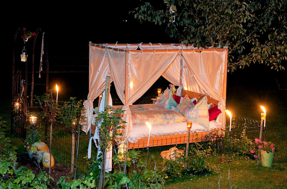 Übernachtung im Garten Himmelbett für 2 (1 Nacht)