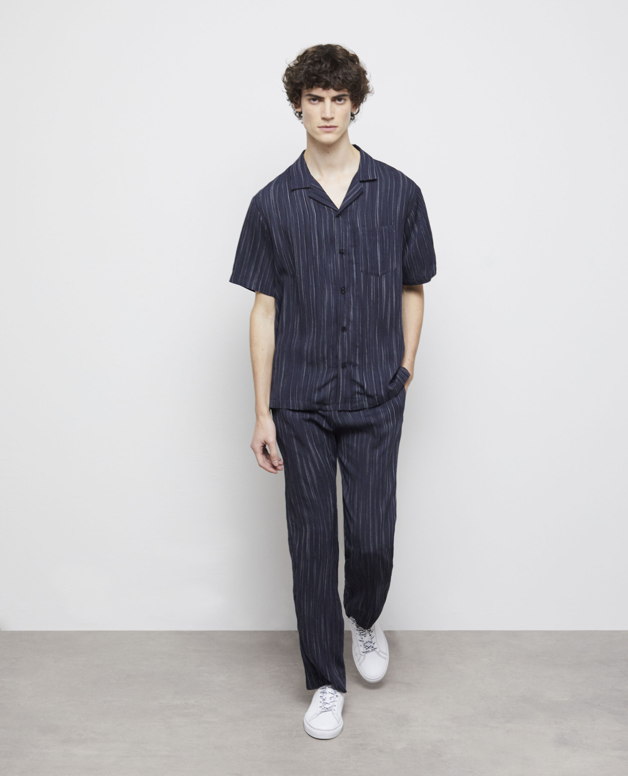 Chemise à rayures bleu marine