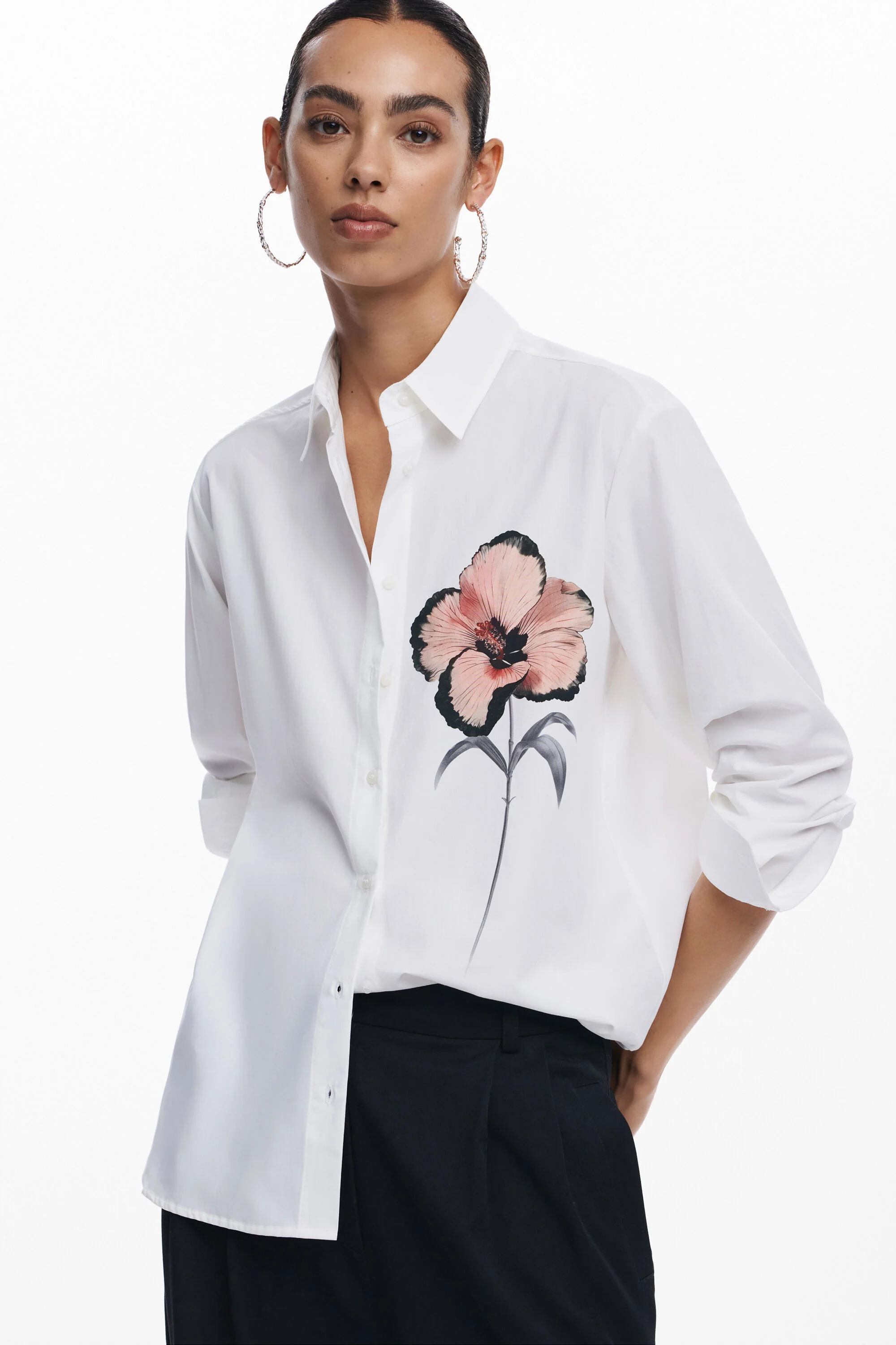 Camisa floral no peito