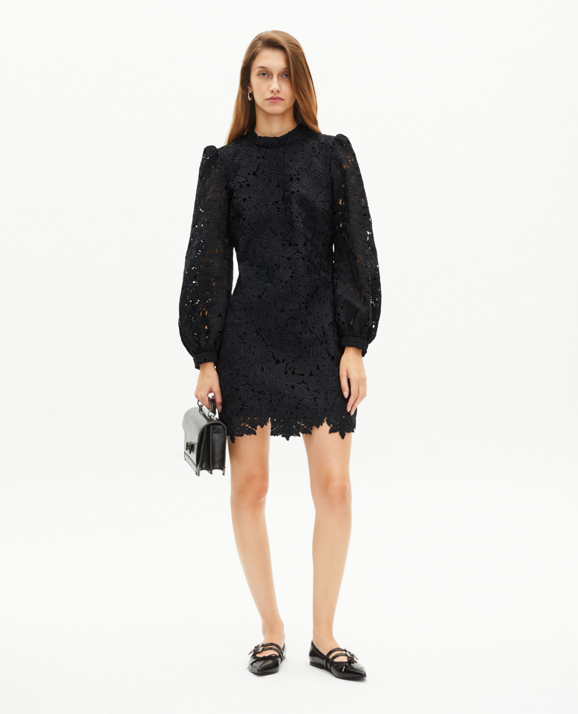 Robe courte en dentelle fleurie noire