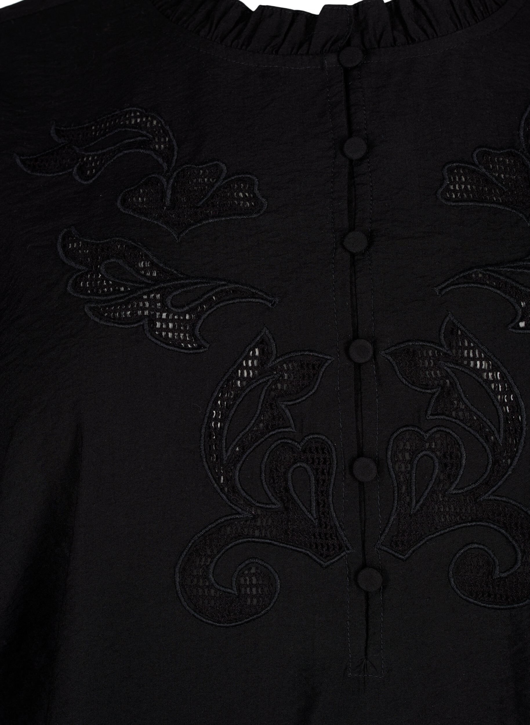 Bluse med flæser og broderi anglaise