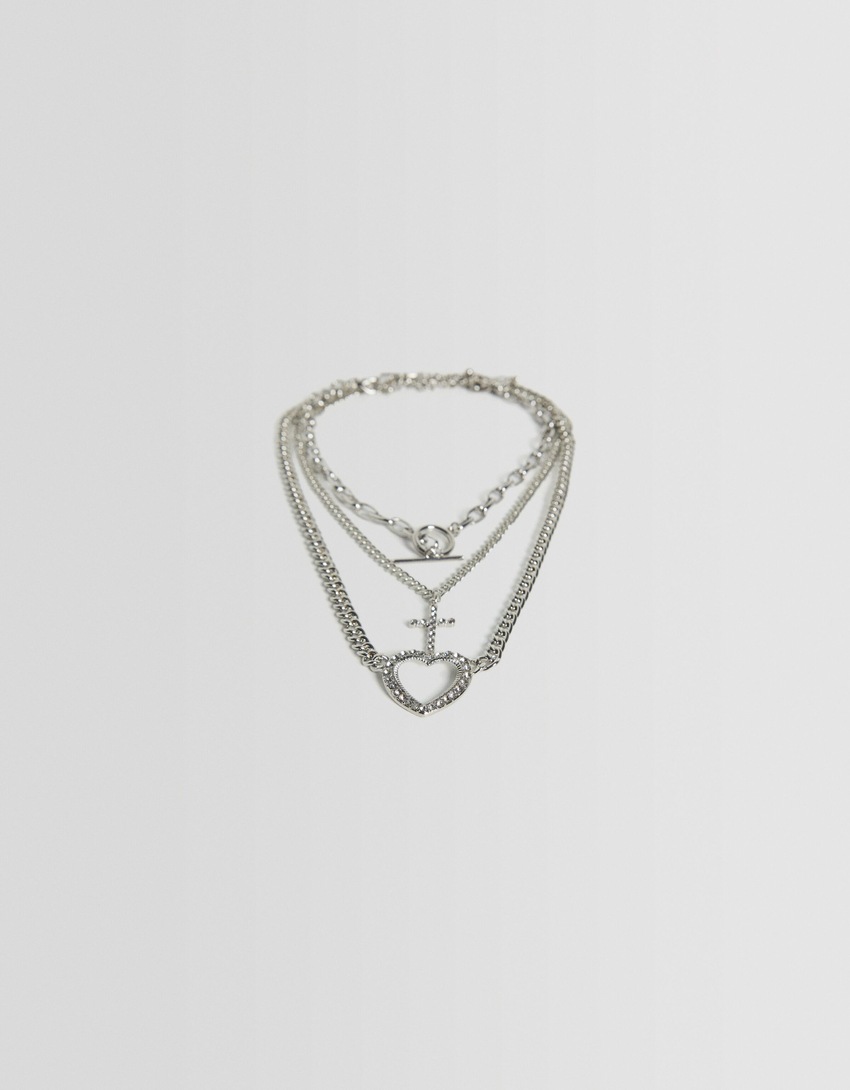 Conjunto de 3 colares com pingente de coração e strass.
