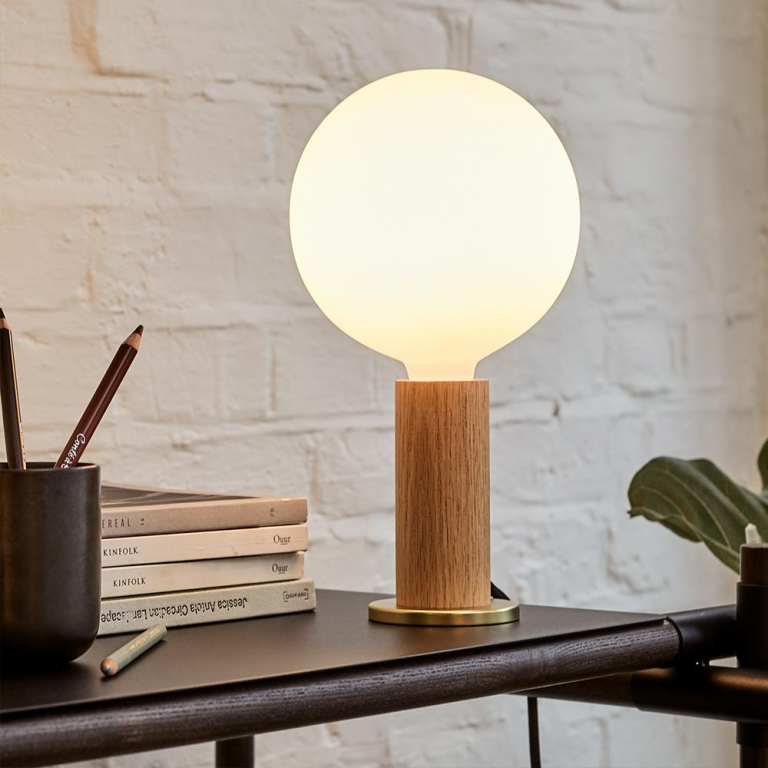 Tala LED Knuckle tafellamp met Sphere lichtbron eiken