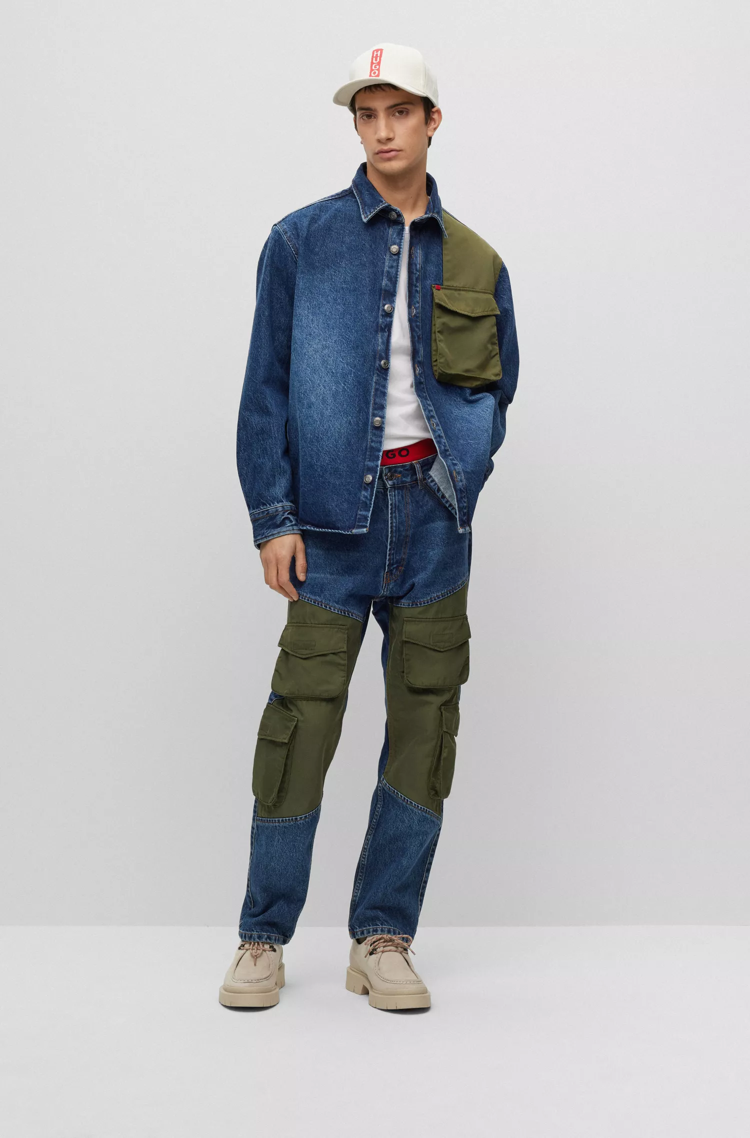 Calça jeans HUGO Red-Hybrid de corte regular em denim rígido azul.