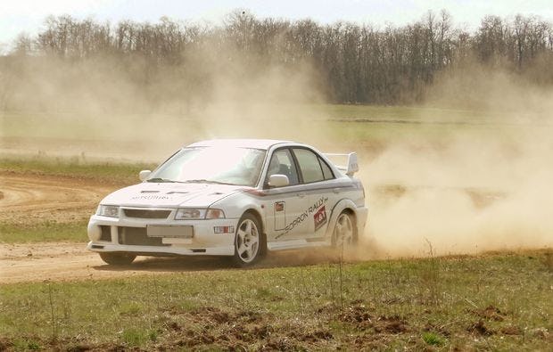 Rallye fahren in der Nähe von Sopron als Geschenk