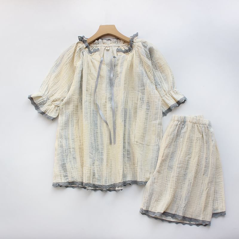Dogini - Pyjamaset: gestreepte top met korte mouwen en kanten rand + korte broek