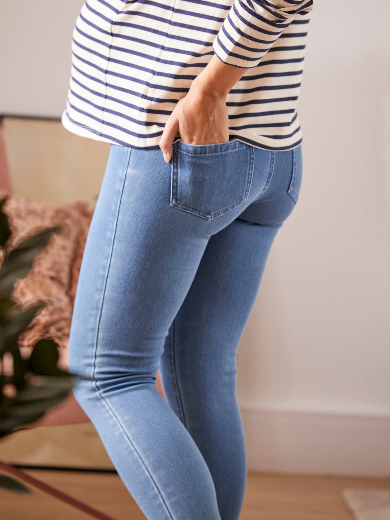 Calça legging de maternidade sem costura, lisa, azul claro com efeito jeans.