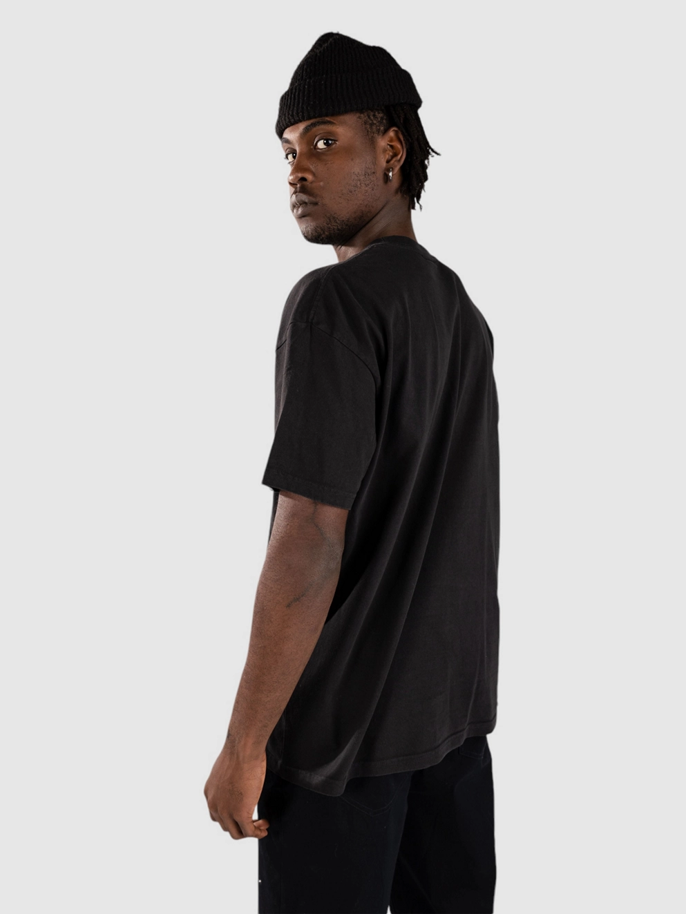 Misfit Shapes Young Warmer T-Shirt pigment black