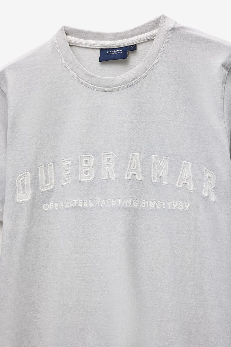 T-SHIRT COM APLICAÇÃO QUEBRAMAR