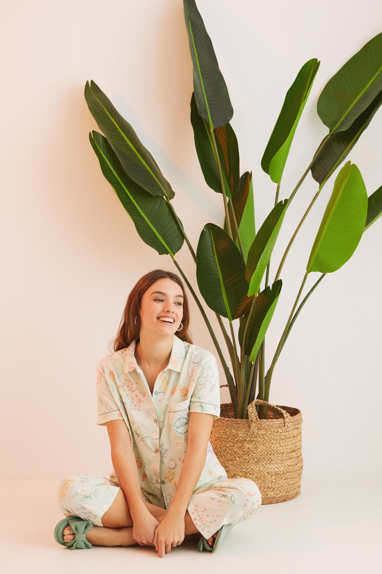Pijama estilo camisa 100% algodão com estampa floral verde