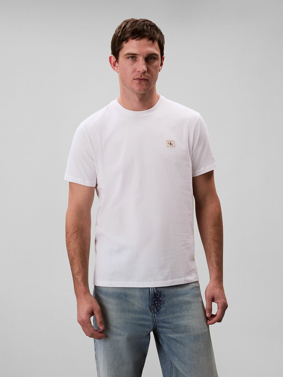 CALVIN KLEIN JEANS<br>Camiseta com etiqueta com o logotipo