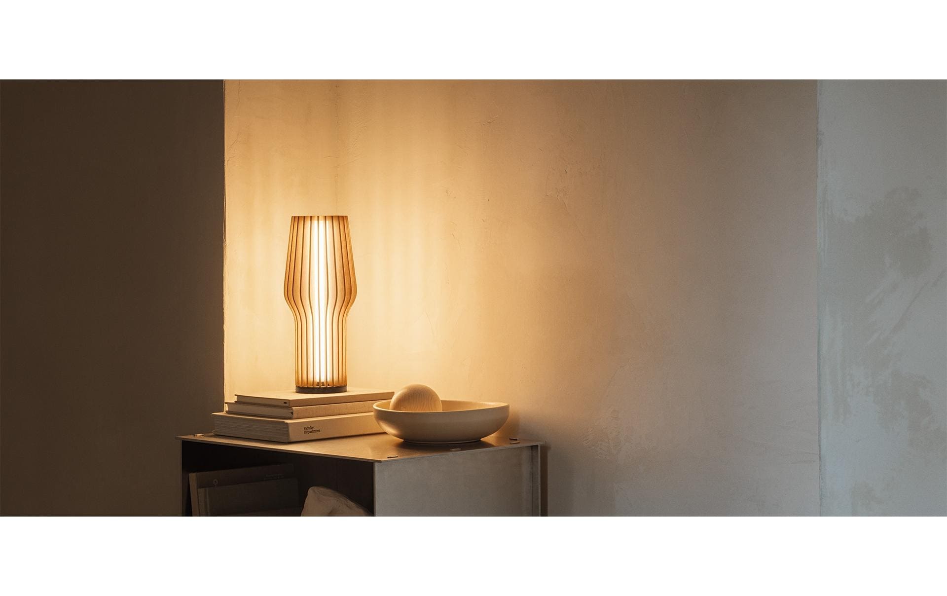 Tischleuchte Radiant, 28.5 cm, Braun<br>LED-Lampe aus Eichenholz