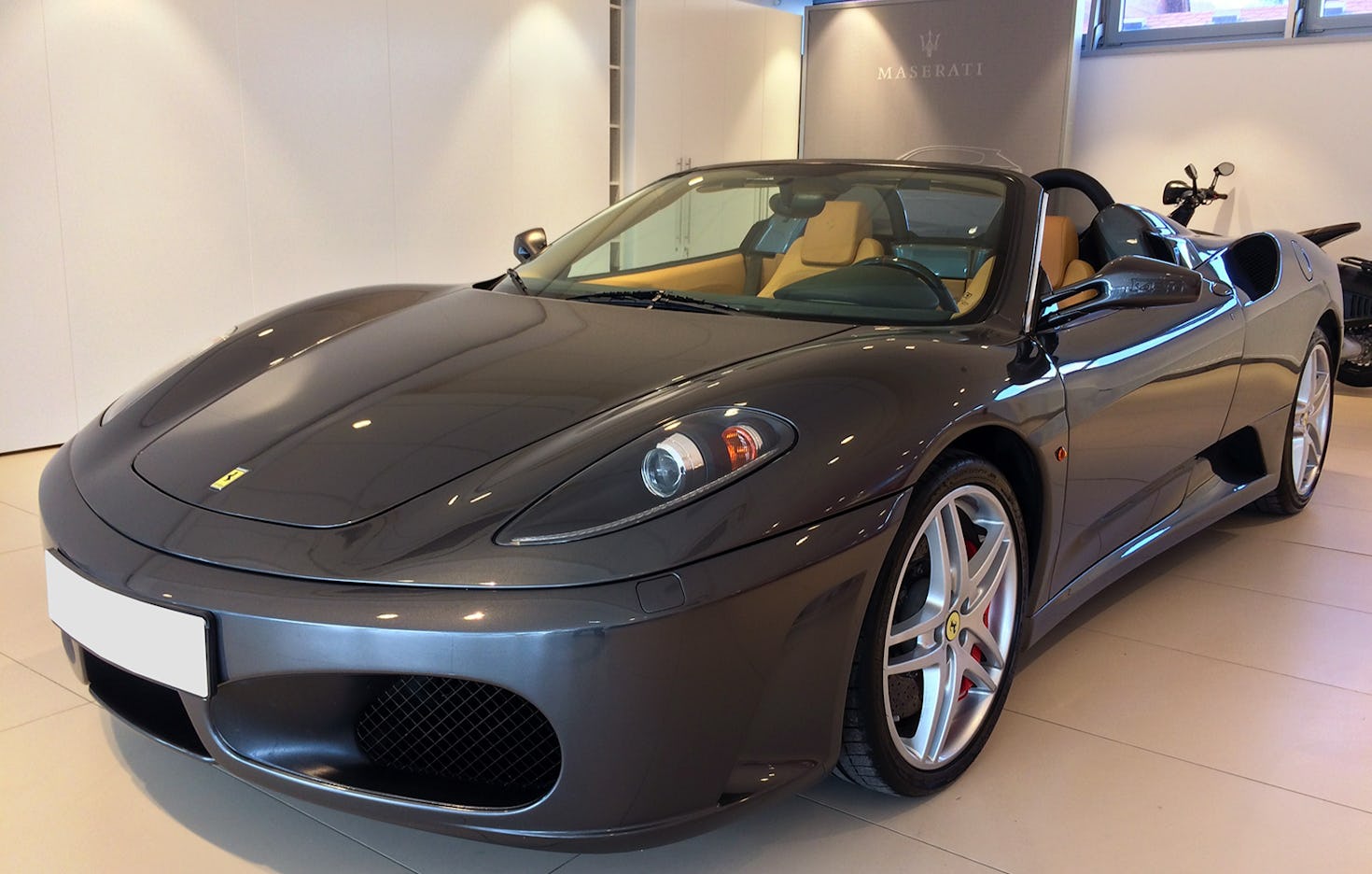 Ferrari California selber fahren in St. Valentin als Geschenk