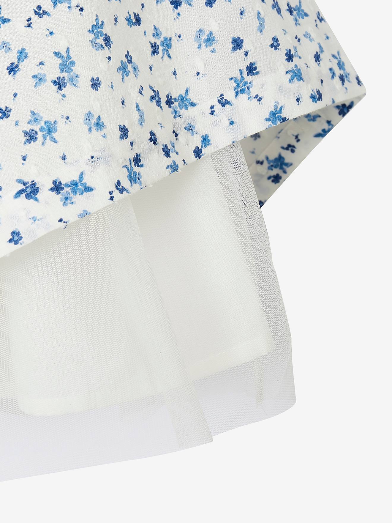 Vestido de festa infantil com flores e plumettis, e cinto com laço nas costas, na cor cru.