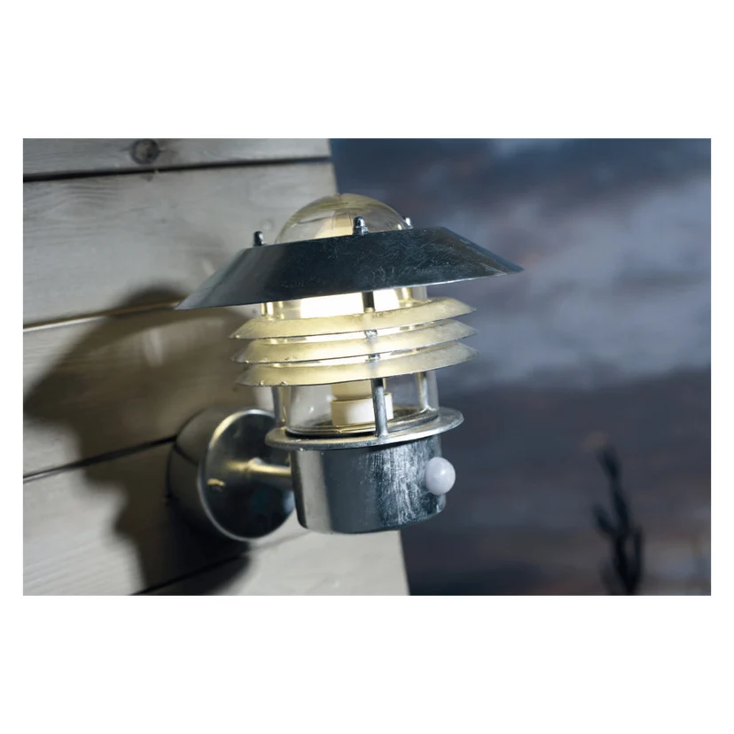 Vegglampe med bevegelsessensor IP54 E27