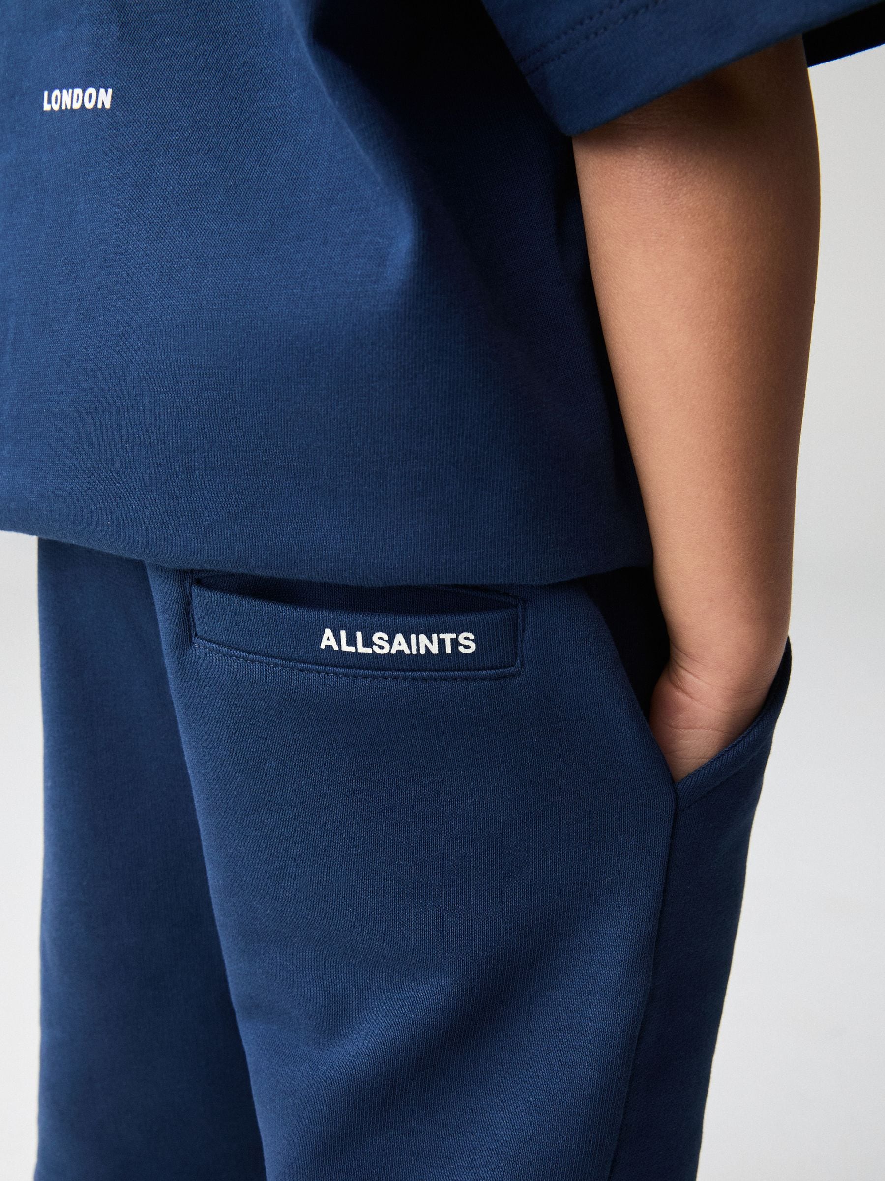 smALLSAINTS Tierra set van T-shirt en sweatshorts voor jonge jongens, van 100% katoen