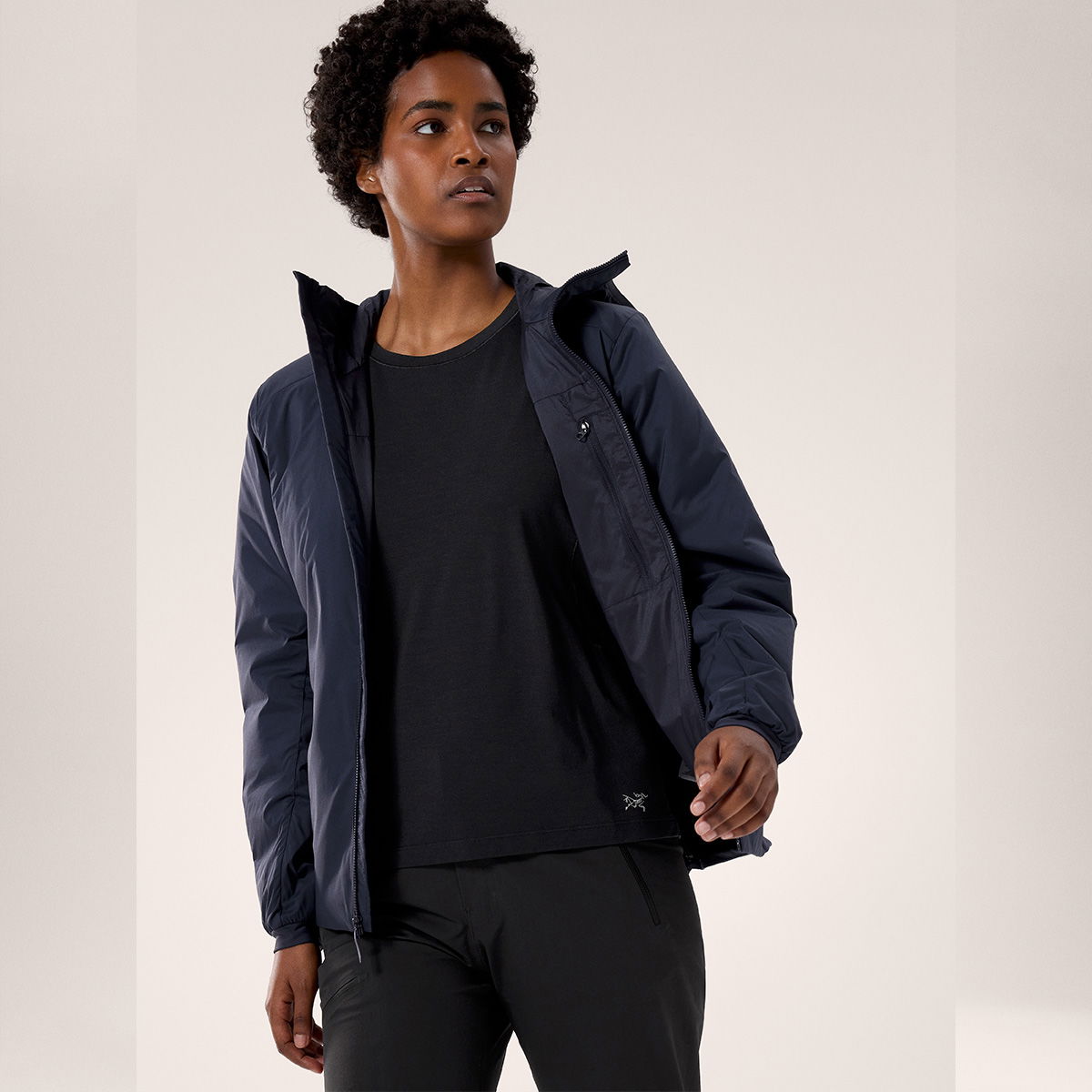 Arc'teryx Atom Hoody, dame (Black Sapphire) - Spejder Sport