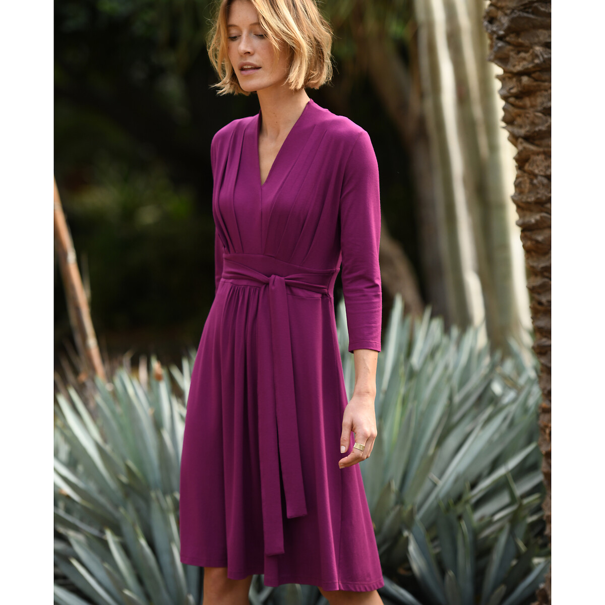 ANNE WEYBURN<br>Vestido com estampa de bandeiras, malha macia, mangas 3/4
