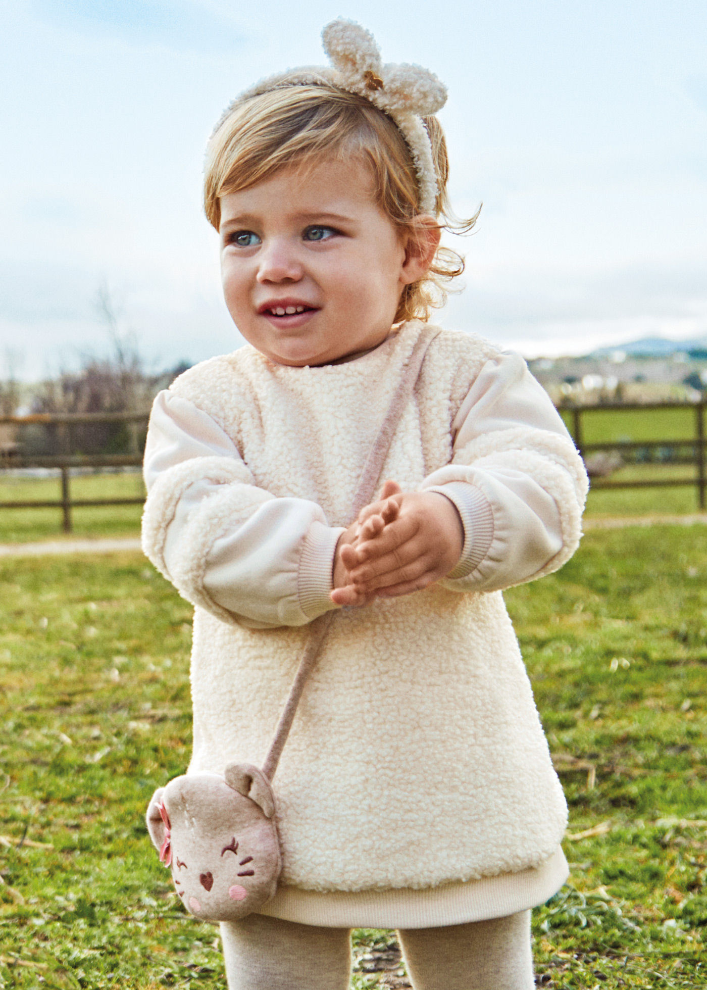 Vestido com bolsa para bebê