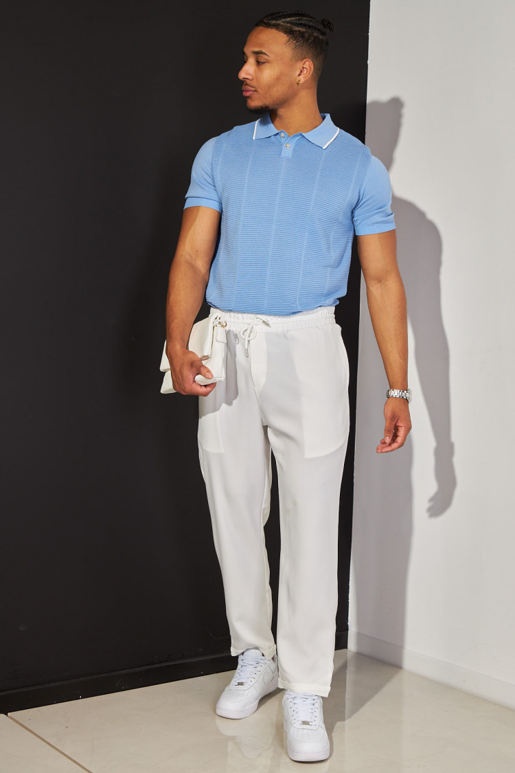 Polo bleu plissé avec détail blanc