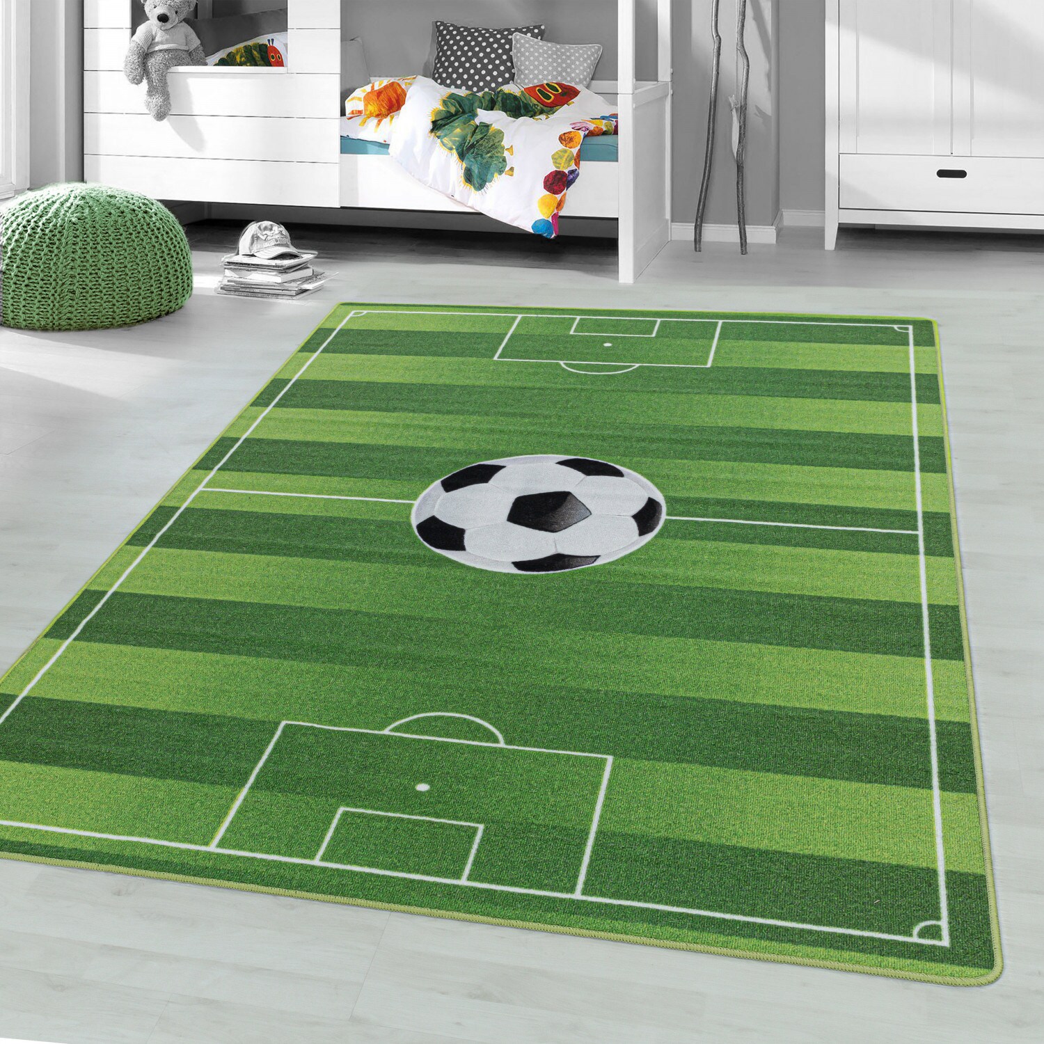 Kinderteppich Fußball, Fußballfeld mit Flaggen Motiv, Höhe 9 mm Ökotex Standard
