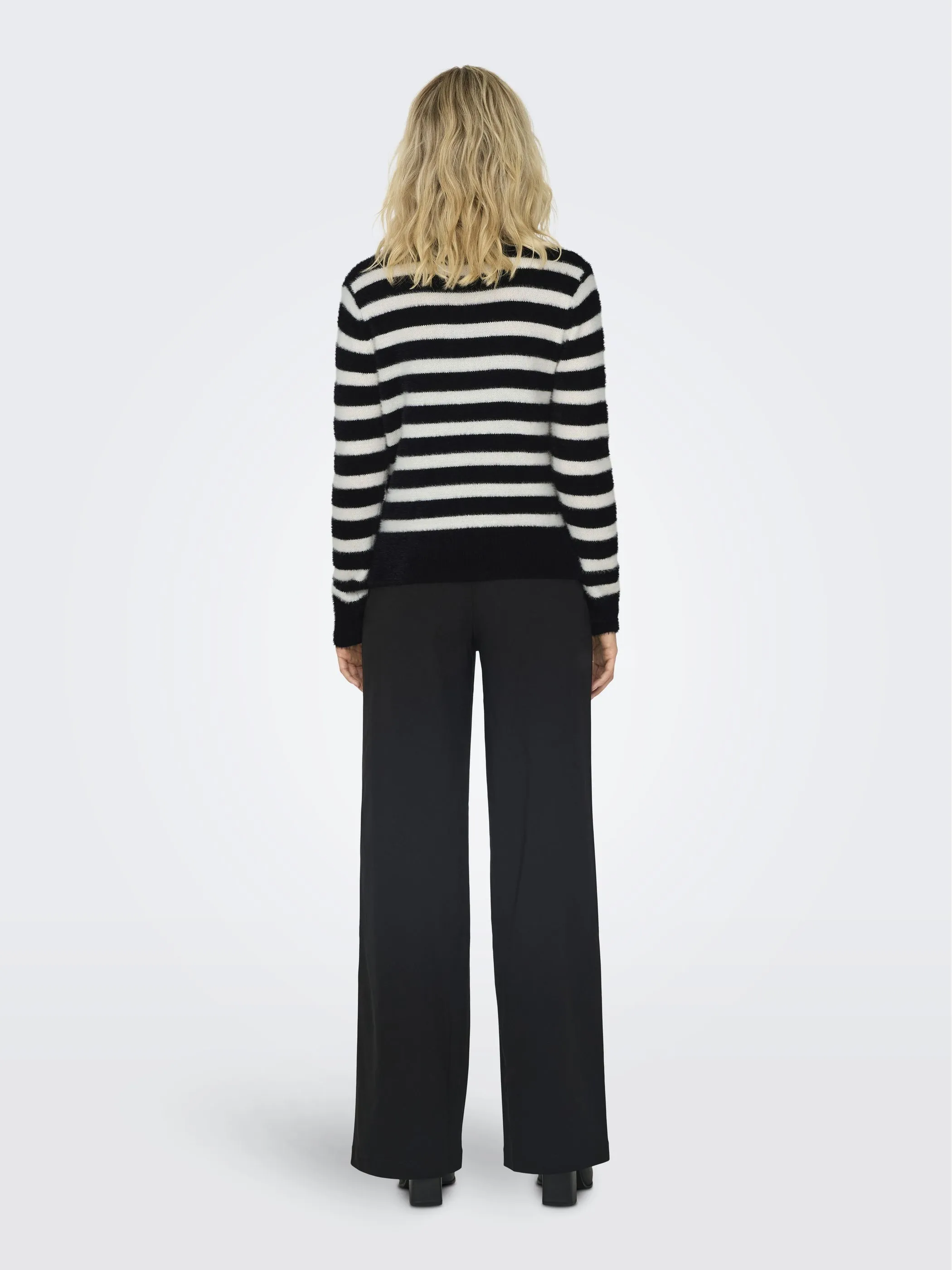 Only ONLELLA PIUMO LS V-NE Strickpullover