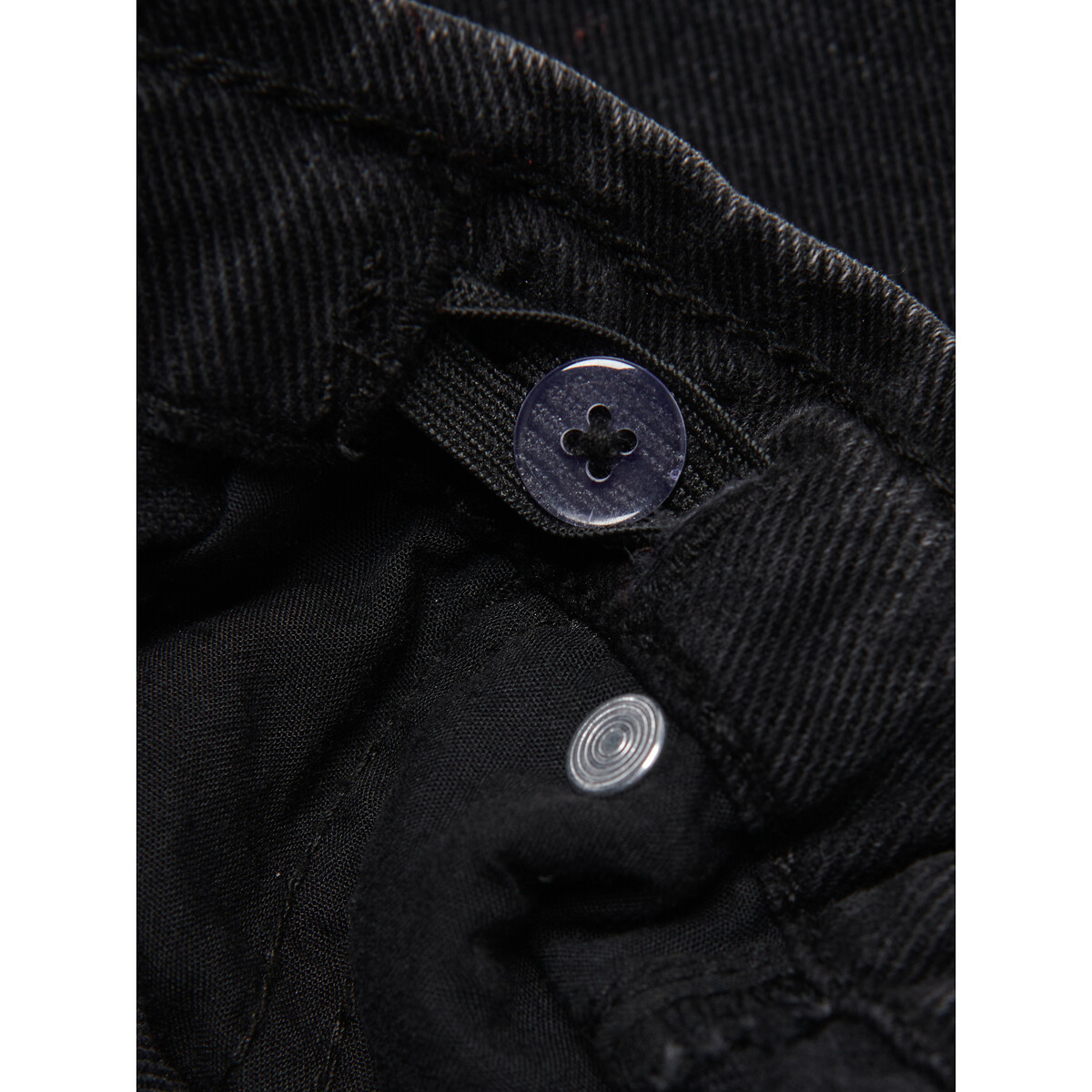 SOMENTE PARA CRIANÇAS<br>Calças jeans largas