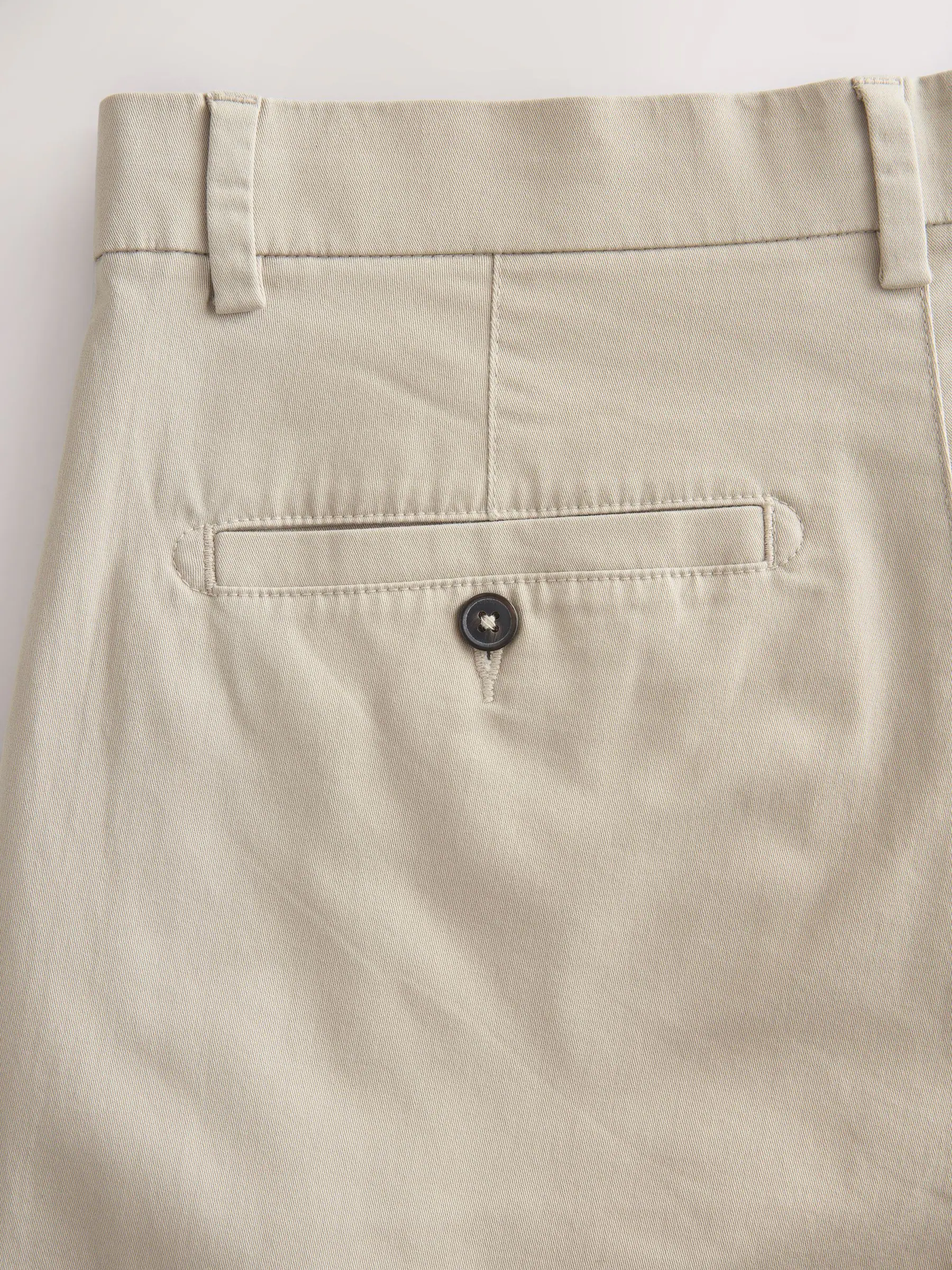 Marineblauw/kiezelkleurig - Ruimvallende pasvorm. - Set van 2 chinoshorts met stretch