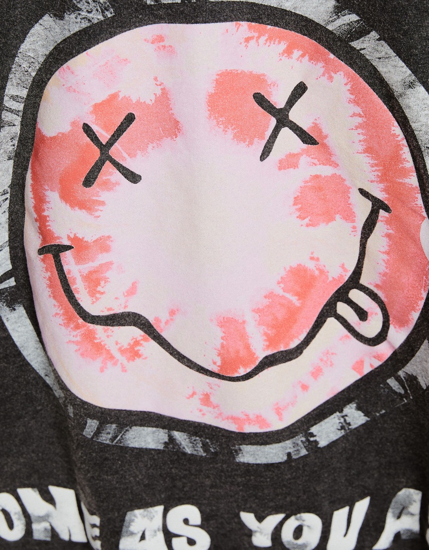 Camiseta Nirvana de manga curta e tamanho grande com estampa.