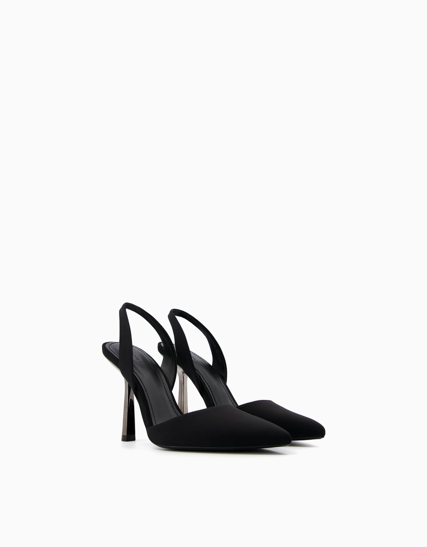 Sapatos de salto com tira no calcanhar