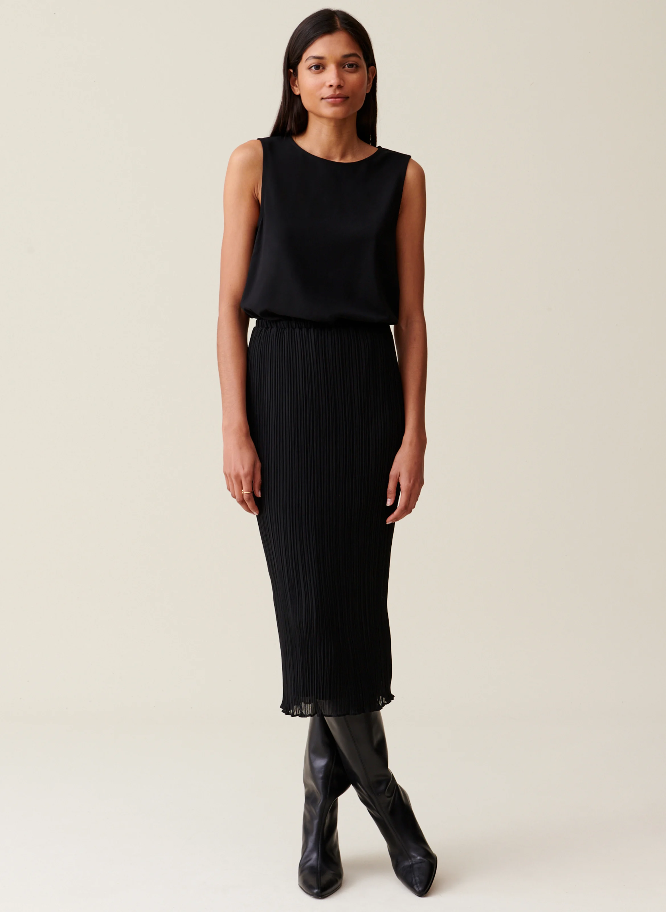 Robe longue col rond plissée | Noir