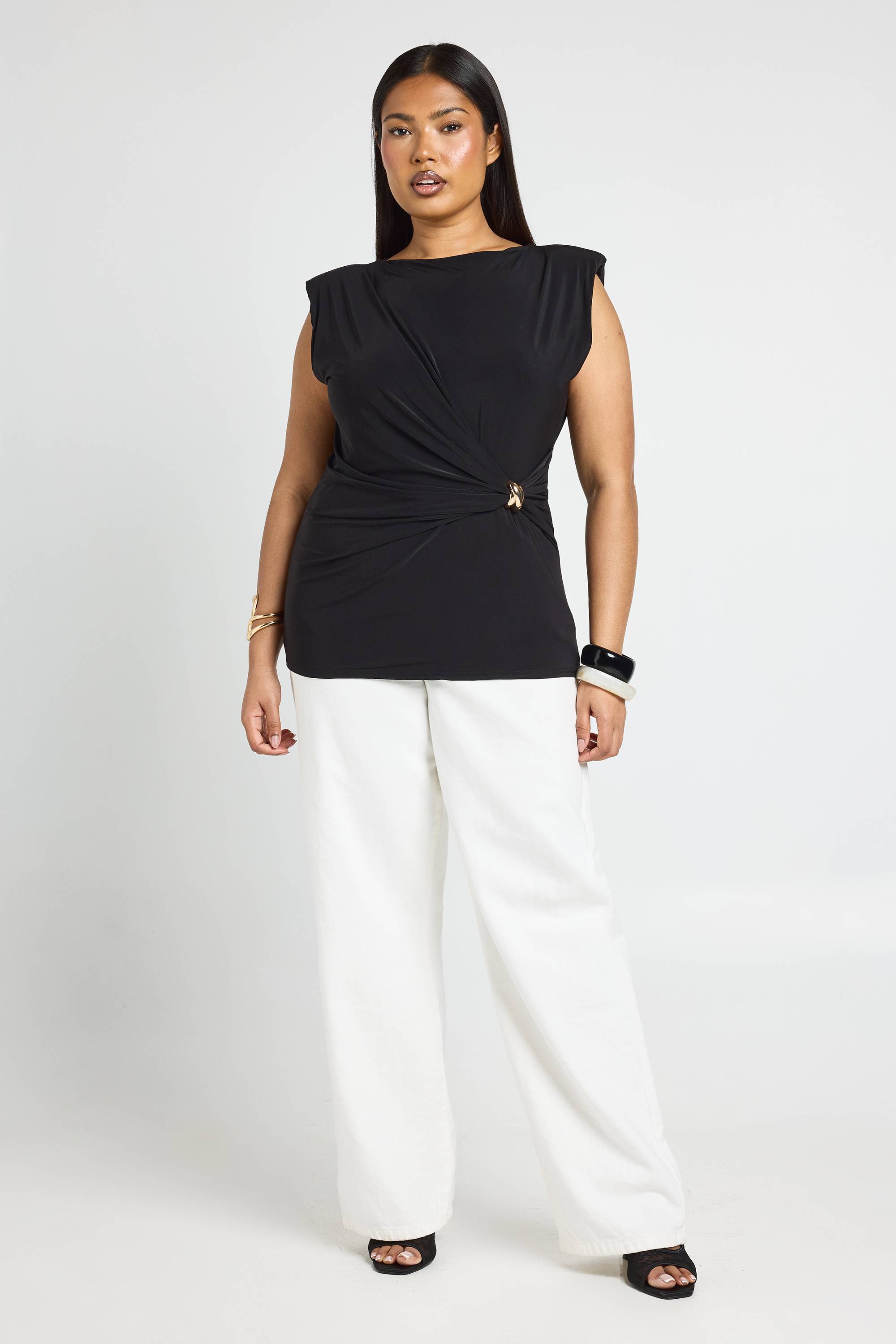 boohoo Haut Grande Taille À Détail Drapé Et Garniture