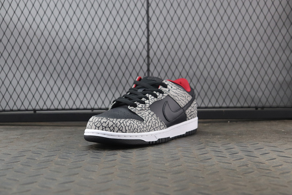 Nike Dunk SB Low Supreme Black Cement