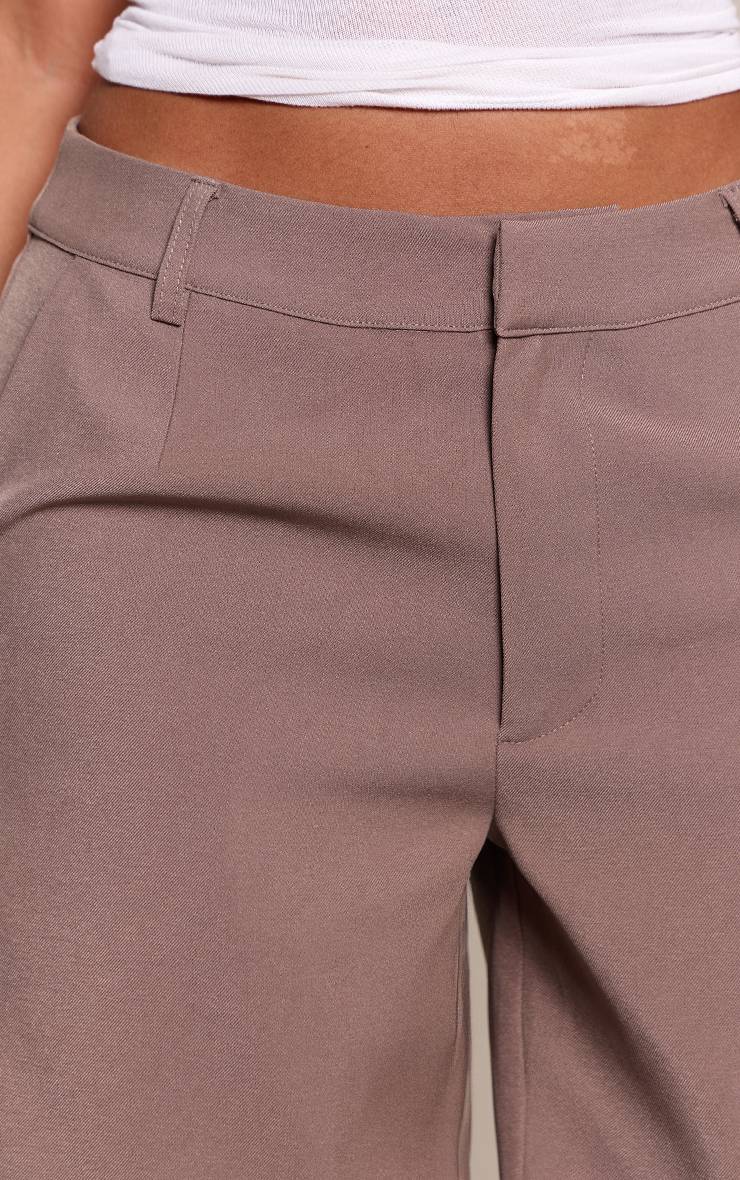Deep Taupe Short Bermuda Long Taille Basse Avec Détails De Coutures - Coupe Petite