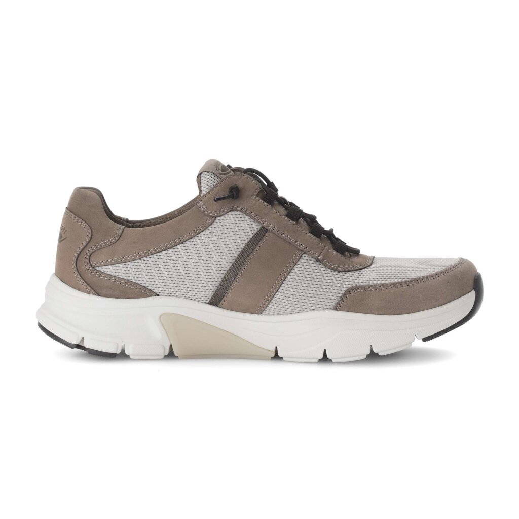 Lage sneaker bruin