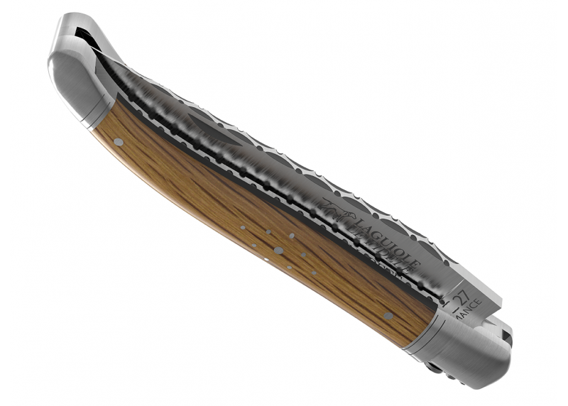 Couteau Laguiole prestige avec un manche en bois de chêne et mitres en acier inoxydable