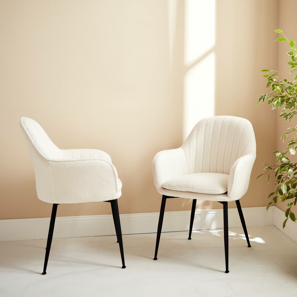 Lot de 2 fauteuils en bouclette et pieds en métal noir mat. Shella l 57 x p 59 x h 84.5