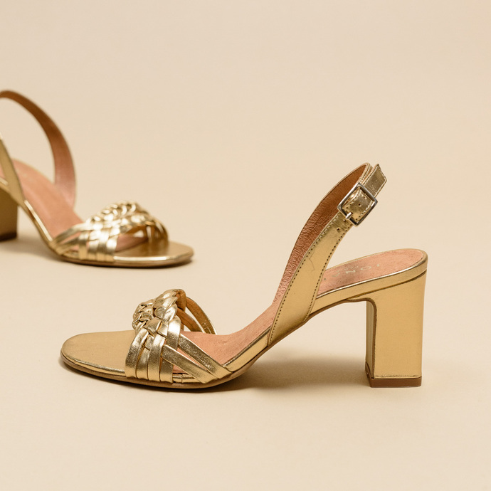 Sandales tressées à talons  en cuir métallisé or
