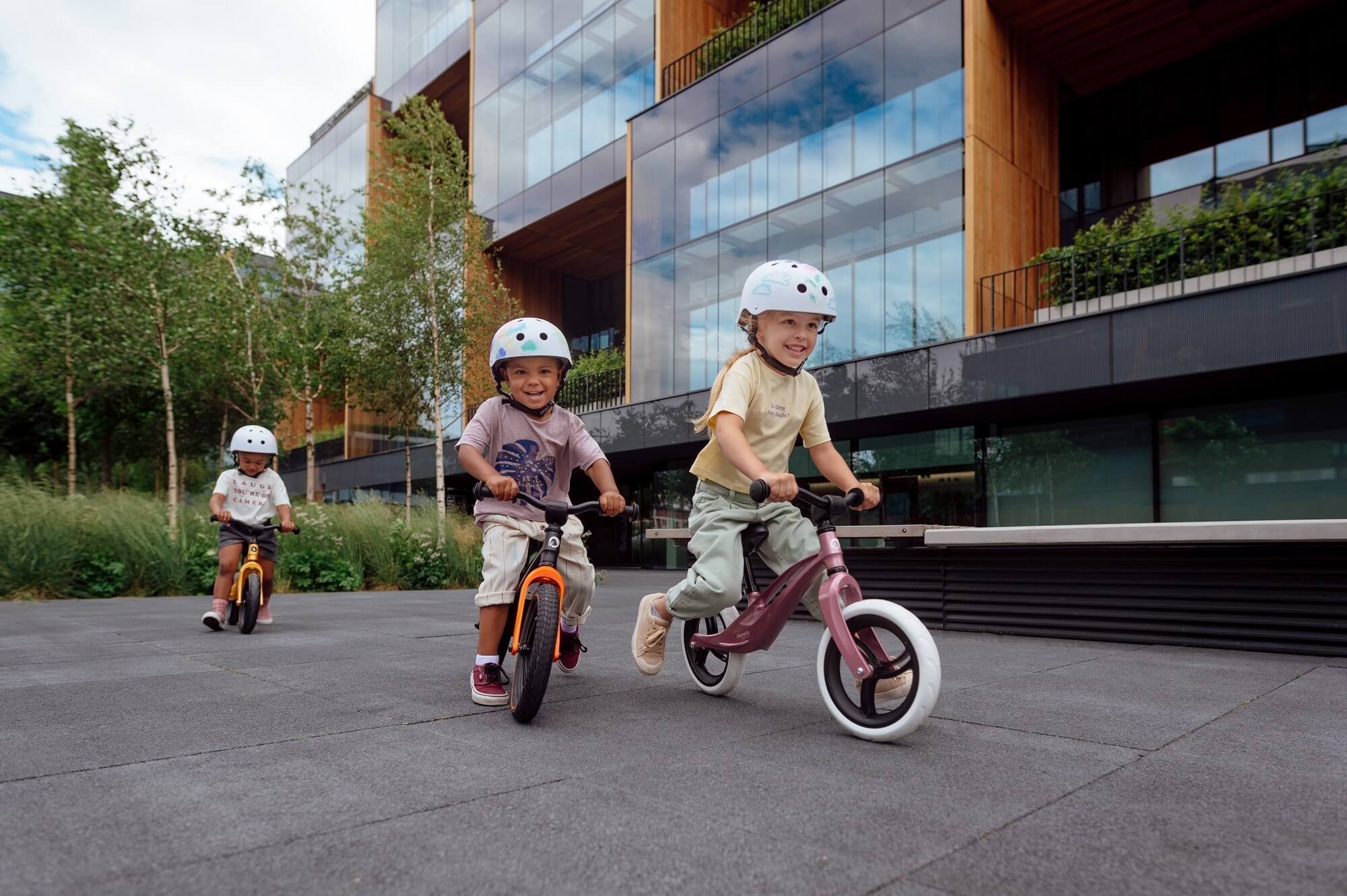 Bicicleta de equilíbrio Lionelo Bart Air ultraleve, quadro de magnésio, a partir de 2 anos, aro 12 polegadas.