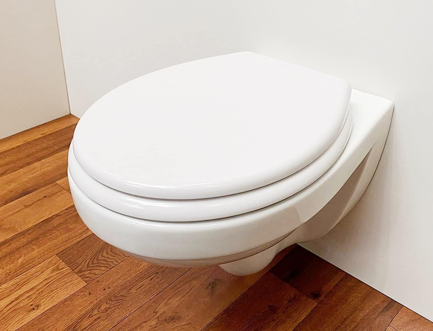 ADOB wandcloset, randloos, waterbesparend, inclusief geluidsisolerende mat en soft-close toiletbril.