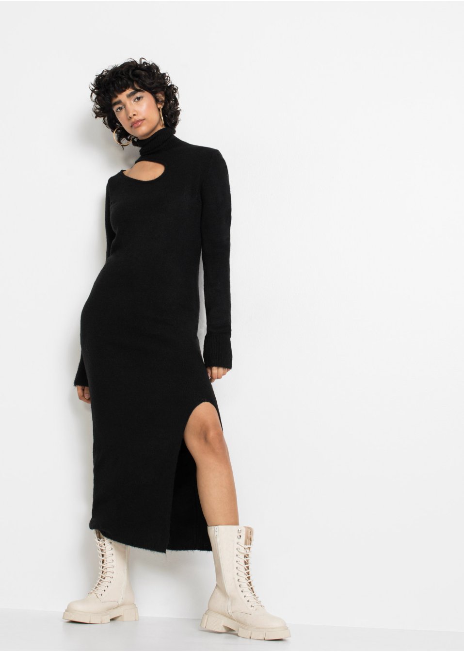 Robe longue en maille avec découpes